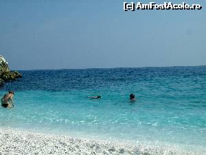 [P07] Culori ireale la Marble beach, unde nisipul este pietris din bucati de marmura.  » foto by calatorul
 - 
<span class="allrVoted glyphicon glyphicon-heart hidden" id="av561983"></span>
<a class="m-l-10 hidden" id="sv561983" onclick="voting_Foto_DelVot(,561983,460)" role="button">șterge vot <span class="glyphicon glyphicon-remove"></span></a>
<a id="v9561983" class=" c-red"  onclick="voting_Foto_SetVot(561983)" role="button"><span class="glyphicon glyphicon-heart-empty"></span> <b>LIKE</b> = Votează poza</a> <img class="hidden"  id="f561983W9" src="/imagini/loader.gif" border="0" /><span class="AjErrMes hidden" id="e561983ErM"></span>