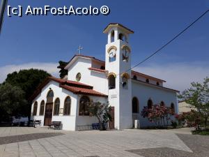 [P10] Biserica din Skala Sotiros. Sub ea se află ruinele Site-ului Preistoric iar de pe terasă ai vederi spectaculoase spre mare.  » foto by Aurici
 - 
<span class="allrVoted glyphicon glyphicon-heart hidden" id="av879133"></span>
<a class="m-l-10 hidden" id="sv879133" onclick="voting_Foto_DelVot(,879133,460)" role="button">șterge vot <span class="glyphicon glyphicon-remove"></span></a>
<a id="v9879133" class=" c-red"  onclick="voting_Foto_SetVot(879133)" role="button"><span class="glyphicon glyphicon-heart-empty"></span> <b>LIKE</b> = Votează poza</a> <img class="hidden"  id="f879133W9" src="/imagini/loader.gif" border="0" /><span class="AjErrMes hidden" id="e879133ErM"></span>