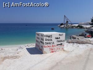 [P52] Așa sunt indicatoarele la Porto Vathy și Marble Beach.  » foto by Aurici
 - 
<span class="allrVoted glyphicon glyphicon-heart hidden" id="av879175"></span>
<a class="m-l-10 hidden" id="sv879175" onclick="voting_Foto_DelVot(,879175,460)" role="button">șterge vot <span class="glyphicon glyphicon-remove"></span></a>
<a id="v9879175" class=" c-red"  onclick="voting_Foto_SetVot(879175)" role="button"><span class="glyphicon glyphicon-heart-empty"></span> <b>LIKE</b> = Votează poza</a> <img class="hidden"  id="f879175W9" src="/imagini/loader.gif" border="0" /><span class="AjErrMes hidden" id="e879175ErM"></span>