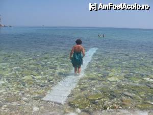 [P15] Livadi Beach, cineva a pus saci de nisip ca sa nu aluneci pe pietre » foto by dorgo
 - 
<span class="allrVoted glyphicon glyphicon-heart hidden" id="av445009"></span>
<a class="m-l-10 hidden" id="sv445009" onclick="voting_Foto_DelVot(,445009,460)" role="button">șterge vot <span class="glyphicon glyphicon-remove"></span></a>
<a id="v9445009" class=" c-red"  onclick="voting_Foto_SetVot(445009)" role="button"><span class="glyphicon glyphicon-heart-empty"></span> <b>LIKE</b> = Votează poza</a> <img class="hidden"  id="f445009W9" src="/imagini/loader.gif" border="0" /><span class="AjErrMes hidden" id="e445009ErM"></span>