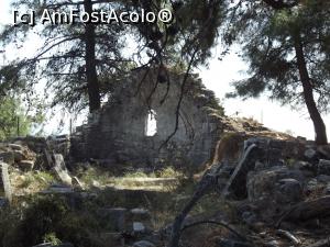 [P27] Zid cu fereastră, rămăşiţe ale fortăreţei bizantine, spre acropolis » foto by irinad
 - 
<span class="allrVoted glyphicon glyphicon-heart hidden" id="av1017881"></span>
<a class="m-l-10 hidden" id="sv1017881" onclick="voting_Foto_DelVot(,1017881,460)" role="button">șterge vot <span class="glyphicon glyphicon-remove"></span></a>
<a id="v91017881" class=" c-red"  onclick="voting_Foto_SetVot(1017881)" role="button"><span class="glyphicon glyphicon-heart-empty"></span> <b>LIKE</b> = Votează poza</a> <img class="hidden"  id="f1017881W9" src="/imagini/loader.gif" border="0" /><span class="AjErrMes hidden" id="e1017881ErM"></span>
