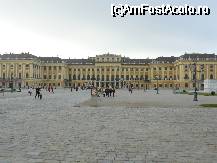 [P10] Schönbrunn Palace; vedere din faţă » foto by decebal12345
 - 
<span class="allrVoted glyphicon glyphicon-heart hidden" id="av40029"></span>
<a class="m-l-10 hidden" id="sv40029" onclick="voting_Foto_DelVot(,40029,461)" role="button">șterge vot <span class="glyphicon glyphicon-remove"></span></a>
<a id="v940029" class=" c-red"  onclick="voting_Foto_SetVot(40029)" role="button"><span class="glyphicon glyphicon-heart-empty"></span> <b>LIKE</b> = Votează poza</a> <img class="hidden"  id="f40029W9" src="/imagini/loader.gif" border="0" /><span class="AjErrMes hidden" id="e40029ErM"></span>