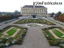 [P16] Palatul Schonbrunn, vedere din lateral » foto by decebal12345
 - 
<span class="allrVoted glyphicon glyphicon-heart hidden" id="av40035"></span>
<a class="m-l-10 hidden" id="sv40035" onclick="voting_Foto_DelVot(,40035,461)" role="button">șterge vot <span class="glyphicon glyphicon-remove"></span></a>
<a id="v940035" class=" c-red"  onclick="voting_Foto_SetVot(40035)" role="button"><span class="glyphicon glyphicon-heart-empty"></span> <b>LIKE</b> = Votează poza</a> <img class="hidden"  id="f40035W9" src="/imagini/loader.gif" border="0" /><span class="AjErrMes hidden" id="e40035ErM"></span>