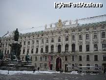 [P19] Viena - curtea palatului imperial Hofburg » foto by danoradea
 - 
<span class="allrVoted glyphicon glyphicon-heart hidden" id="av44995"></span>
<a class="m-l-10 hidden" id="sv44995" onclick="voting_Foto_DelVot(,44995,461)" role="button">șterge vot <span class="glyphicon glyphicon-remove"></span></a>
<a id="v944995" class=" c-red"  onclick="voting_Foto_SetVot(44995)" role="button"><span class="glyphicon glyphicon-heart-empty"></span> <b>LIKE</b> = Votează poza</a> <img class="hidden"  id="f44995W9" src="/imagini/loader.gif" border="0" /><span class="AjErrMes hidden" id="e44995ErM"></span>