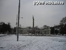 [P28] Viena - monumentul ostasului sovietic din Schwarzenbergplatz » foto by danoradea
 - 
<span class="allrVoted glyphicon glyphicon-heart hidden" id="av45019"></span>
<a class="m-l-10 hidden" id="sv45019" onclick="voting_Foto_DelVot(,45019,461)" role="button">șterge vot <span class="glyphicon glyphicon-remove"></span></a>
<a id="v945019" class=" c-red"  onclick="voting_Foto_SetVot(45019)" role="button"><span class="glyphicon glyphicon-heart-empty"></span> <b>LIKE</b> = Votează poza</a> <img class="hidden"  id="f45019W9" src="/imagini/loader.gif" border="0" /><span class="AjErrMes hidden" id="e45019ErM"></span>