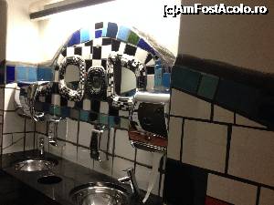 [P12] Muzeul Hundertwasser - toaleta » foto by mishu
 - 
<span class="allrVoted glyphicon glyphicon-heart hidden" id="av702510"></span>
<a class="m-l-10 hidden" id="sv702510" onclick="voting_Foto_DelVot(,702510,461)" role="button">șterge vot <span class="glyphicon glyphicon-remove"></span></a>
<a id="v9702510" class=" c-red"  onclick="voting_Foto_SetVot(702510)" role="button"><span class="glyphicon glyphicon-heart-empty"></span> <b>LIKE</b> = Votează poza</a> <img class="hidden"  id="f702510W9" src="/imagini/loader.gif" border="0" /><span class="AjErrMes hidden" id="e702510ErM"></span>