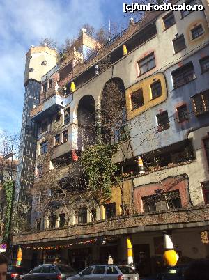 [P09] Hundertwasser Haus - o alta latura a cladirii » foto by mishu
 - 
<span class="allrVoted glyphicon glyphicon-heart hidden" id="av702507"></span>
<a class="m-l-10 hidden" id="sv702507" onclick="voting_Foto_DelVot(,702507,461)" role="button">șterge vot <span class="glyphicon glyphicon-remove"></span></a>
<a id="v9702507" class=" c-red"  onclick="voting_Foto_SetVot(702507)" role="button"><span class="glyphicon glyphicon-heart-empty"></span> <b>LIKE</b> = Votează poza</a> <img class="hidden"  id="f702507W9" src="/imagini/loader.gif" border="0" /><span class="AjErrMes hidden" id="e702507ErM"></span>