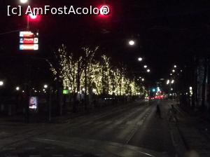[P11] Viena seara - pomisorii luminata arata ca sarbatorile sunt pe aproape » foto by mishu
 - 
<span class="allrVoted glyphicon glyphicon-heart hidden" id="av815058"></span>
<a class="m-l-10 hidden" id="sv815058" onclick="voting_Foto_DelVot(,815058,461)" role="button">șterge vot <span class="glyphicon glyphicon-remove"></span></a>
<a id="v9815058" class=" c-red"  onclick="voting_Foto_SetVot(815058)" role="button"><span class="glyphicon glyphicon-heart-empty"></span> <b>LIKE</b> = Votează poza</a> <img class="hidden"  id="f815058W9" src="/imagini/loader.gif" border="0" /><span class="AjErrMes hidden" id="e815058ErM"></span>