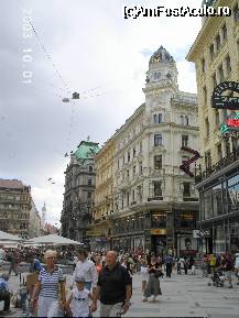 [P10] Întreaga zonă din jurul Stephansplatz este o zonă comercială, permanent frecventată de mii de turişti » foto by Costi
 - 
<span class="allrVoted glyphicon glyphicon-heart hidden" id="av28541"></span>
<a class="m-l-10 hidden" id="sv28541" onclick="voting_Foto_DelVot(,28541,461)" role="button">șterge vot <span class="glyphicon glyphicon-remove"></span></a>
<a id="v928541" class=" c-red"  onclick="voting_Foto_SetVot(28541)" role="button"><span class="glyphicon glyphicon-heart-empty"></span> <b>LIKE</b> = Votează poza</a> <img class="hidden"  id="f28541W9" src="/imagini/loader.gif" border="0" /><span class="AjErrMes hidden" id="e28541ErM"></span>