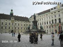 [P21] Aripa Amalienburg a Hofburgului; vedere din curtea interioară.
În mijlocul curţii, Renaissancebrunnen » foto by Costi
 - 
<span class="allrVoted glyphicon glyphicon-heart hidden" id="av28586"></span>
<a class="m-l-10 hidden" id="sv28586" onclick="voting_Foto_DelVot(,28586,461)" role="button">șterge vot <span class="glyphicon glyphicon-remove"></span></a>
<a id="v928586" class=" c-red"  onclick="voting_Foto_SetVot(28586)" role="button"><span class="glyphicon glyphicon-heart-empty"></span> <b>LIKE</b> = Votează poza</a> <img class="hidden"  id="f28586W9" src="/imagini/loader.gif" border="0" /><span class="AjErrMes hidden" id="e28586ErM"></span>
