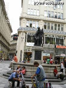[P09] În Stephansplatz sunt tot felul de artişti. Unii îţi fac portretul (sau caricatura) în câteva minute. » foto by Costi
 - 
<span class="allrVoted glyphicon glyphicon-heart hidden" id="av28538"></span>
<a class="m-l-10 hidden" id="sv28538" onclick="voting_Foto_DelVot(,28538,461)" role="button">șterge vot <span class="glyphicon glyphicon-remove"></span></a>
<a id="v928538" class=" c-red"  onclick="voting_Foto_SetVot(28538)" role="button"><span class="glyphicon glyphicon-heart-empty"></span> <b>LIKE</b> = Votează poza</a> <img class="hidden"  id="f28538W9" src="/imagini/loader.gif" border="0" /><span class="AjErrMes hidden" id="e28538ErM"></span>