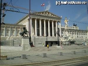 [P08] Clădirea Parlamentului Austriei.  » foto by Mihai18
 - 
<span class="allrVoted glyphicon glyphicon-heart hidden" id="av689753"></span>
<a class="m-l-10 hidden" id="sv689753" onclick="voting_Foto_DelVot(,689753,461)" role="button">șterge vot <span class="glyphicon glyphicon-remove"></span></a>
<a id="v9689753" class=" c-red"  onclick="voting_Foto_SetVot(689753)" role="button"><span class="glyphicon glyphicon-heart-empty"></span> <b>LIKE</b> = Votează poza</a> <img class="hidden"  id="f689753W9" src="/imagini/loader.gif" border="0" /><span class="AjErrMes hidden" id="e689753ErM"></span>