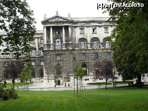 [P18] Burggarten este o fosta gradina regala, construita dupa modelul gradinilor englezesti. Ea a servit drept gradina regala pentru dinastia habsburgilor.  » foto by stellinna
 - 
<span class="allrVoted glyphicon glyphicon-heart hidden" id="av678081"></span>
<a class="m-l-10 hidden" id="sv678081" onclick="voting_Foto_DelVot(,678081,461)" role="button">șterge vot <span class="glyphicon glyphicon-remove"></span></a>
<a id="v9678081" class=" c-red"  onclick="voting_Foto_SetVot(678081)" role="button"><span class="glyphicon glyphicon-heart-empty"></span> <b>LIKE</b> = Votează poza</a> <img class="hidden"  id="f678081W9" src="/imagini/loader.gif" border="0" /><span class="AjErrMes hidden" id="e678081ErM"></span>