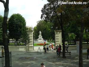 [P22] Un memorial inchinat celebrului compozitor Mozart se gaseste in Burggarten.  » foto by stellinna
 - 
<span class="allrVoted glyphicon glyphicon-heart hidden" id="av678085"></span>
<a class="m-l-10 hidden" id="sv678085" onclick="voting_Foto_DelVot(,678085,461)" role="button">șterge vot <span class="glyphicon glyphicon-remove"></span></a>
<a id="v9678085" class=" c-red"  onclick="voting_Foto_SetVot(678085)" role="button"><span class="glyphicon glyphicon-heart-empty"></span> <b>LIKE</b> = Votează poza</a> <img class="hidden"  id="f678085W9" src="/imagini/loader.gif" border="0" /><span class="AjErrMes hidden" id="e678085ErM"></span>