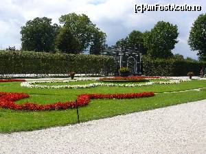 [P37] Schönbrunn, Viena » foto by stellinna
 - 
<span class="allrVoted glyphicon glyphicon-heart hidden" id="av678117"></span>
<a class="m-l-10 hidden" id="sv678117" onclick="voting_Foto_DelVot(,678117,461)" role="button">șterge vot <span class="glyphicon glyphicon-remove"></span></a>
<a id="v9678117" class=" c-red"  onclick="voting_Foto_SetVot(678117)" role="button"><span class="glyphicon glyphicon-heart-empty"></span> <b>LIKE</b> = Votează poza</a> <img class="hidden"  id="f678117W9" src="/imagini/loader.gif" border="0" /><span class="AjErrMes hidden" id="e678117ErM"></span>