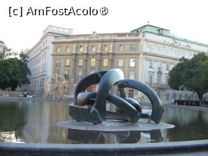 [P15] <strong>Karlsplatz,</strong> cunoscuta mai ales pentru festivalurile culturale, piata populara de Craciun, in capatul careia se afla <strong>Karlskirche, </strong>una dintre cele mai interesante biserici baroc din Europa. » foto by geani anto
 - 
<span class="allrVoted glyphicon glyphicon-heart hidden" id="av1402418"></span>
<a class="m-l-10 hidden" id="sv1402418" onclick="voting_Foto_DelVot(,1402418,461)" role="button">șterge vot <span class="glyphicon glyphicon-remove"></span></a>
<a id="v91402418" class=" c-red"  onclick="voting_Foto_SetVot(1402418)" role="button"><span class="glyphicon glyphicon-heart-empty"></span> <b>LIKE</b> = Votează poza</a> <img class="hidden"  id="f1402418W9" src="/imagini/loader.gif" border="0" /><span class="AjErrMes hidden" id="e1402418ErM"></span>