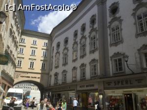 [P27] Salzburg - centrul istoric este plin de astfel de imobile » foto by mishu
 - 
<span class="allrVoted glyphicon glyphicon-heart hidden" id="av1160580"></span>
<a class="m-l-10 hidden" id="sv1160580" onclick="voting_Foto_DelVot(,1160580,464)" role="button">șterge vot <span class="glyphicon glyphicon-remove"></span></a>
<a id="v91160580" class=" c-red"  onclick="voting_Foto_SetVot(1160580)" role="button"><span class="glyphicon glyphicon-heart-empty"></span> <b>LIKE</b> = Votează poza</a> <img class="hidden"  id="f1160580W9" src="/imagini/loader.gif" border="0" /><span class="AjErrMes hidden" id="e1160580ErM"></span>