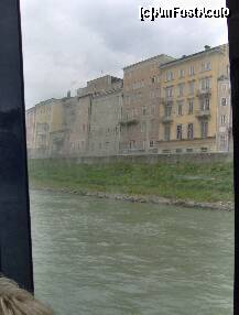 [P10] Salzburg vazut de pe Salzach - orasul vazut prin geamul vaporasului » foto by irma_ro*
 - 
<span class="allrVoted glyphicon glyphicon-heart hidden" id="av172076"></span>
<a class="m-l-10 hidden" id="sv172076" onclick="voting_Foto_DelVot(,172076,464)" role="button">șterge vot <span class="glyphicon glyphicon-remove"></span></a>
<a id="v9172076" class=" c-red"  onclick="voting_Foto_SetVot(172076)" role="button"><span class="glyphicon glyphicon-heart-empty"></span> <b>LIKE</b> = Votează poza</a> <img class="hidden"  id="f172076W9" src="/imagini/loader.gif" border="0" /><span class="AjErrMes hidden" id="e172076ErM"></span>