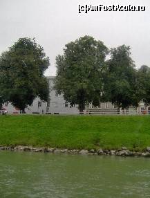 [P17] Salzburg vazut de pe Salzach - o parte din oras » foto by irma_ro*
 - 
<span class="allrVoted glyphicon glyphicon-heart hidden" id="av172566"></span>
<a class="m-l-10 hidden" id="sv172566" onclick="voting_Foto_DelVot(,172566,464)" role="button">șterge vot <span class="glyphicon glyphicon-remove"></span></a>
<a id="v9172566" class=" c-red"  onclick="voting_Foto_SetVot(172566)" role="button"><span class="glyphicon glyphicon-heart-empty"></span> <b>LIKE</b> = Votează poza</a> <img class="hidden"  id="f172566W9" src="/imagini/loader.gif" border="0" /><span class="AjErrMes hidden" id="e172566ErM"></span>