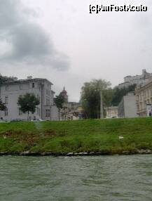 [P02] Salzburg vazut de pe Salzach - cetatea vazuta prin geamul vaporasului » foto by irma_ro*
 - 
<span class="allrVoted glyphicon glyphicon-heart hidden" id="av172068"></span>
<a class="m-l-10 hidden" id="sv172068" onclick="voting_Foto_DelVot(,172068,464)" role="button">șterge vot <span class="glyphicon glyphicon-remove"></span></a>
<a id="v9172068" class=" c-red"  onclick="voting_Foto_SetVot(172068)" role="button"><span class="glyphicon glyphicon-heart-empty"></span> <b>LIKE</b> = Votează poza</a> <img class="hidden"  id="f172068W9" src="/imagini/loader.gif" border="0" /><span class="AjErrMes hidden" id="e172068ErM"></span>