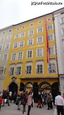 [P03] Casa din Getreidegasse nr 9 a fost locul in care a trait familia Mozart intre anii 1747 si 1773 si tot aici Wolfgang Amadeus Mozart s-a nascut pe 27 ianuarie 1756 » foto by Nasshu
 - 
<span class="allrVoted glyphicon glyphicon-heart hidden" id="av306134"></span>
<a class="m-l-10 hidden" id="sv306134" onclick="voting_Foto_DelVot(,306134,464)" role="button">șterge vot <span class="glyphicon glyphicon-remove"></span></a>
<a id="v9306134" class=" c-red"  onclick="voting_Foto_SetVot(306134)" role="button"><span class="glyphicon glyphicon-heart-empty"></span> <b>LIKE</b> = Votează poza</a> <img class="hidden"  id="f306134W9" src="/imagini/loader.gif" border="0" /><span class="AjErrMes hidden" id="e306134ErM"></span>