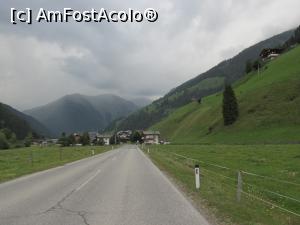 [P04] Mergand de la pensiunea noastra spre centrul satului » foto by Testosu'
 - 
<span class="allrVoted glyphicon glyphicon-heart hidden" id="av1123864"></span>
<a class="m-l-10 hidden" id="sv1123864" onclick="voting_Foto_DelVot(,1123864,465)" role="button">șterge vot <span class="glyphicon glyphicon-remove"></span></a>
<a id="v91123864" class=" c-red"  onclick="voting_Foto_SetVot(1123864)" role="button"><span class="glyphicon glyphicon-heart-empty"></span> <b>LIKE</b> = Votează poza</a> <img class="hidden"  id="f1123864W9" src="/imagini/loader.gif" border="0" /><span class="AjErrMes hidden" id="e1123864ErM"></span>