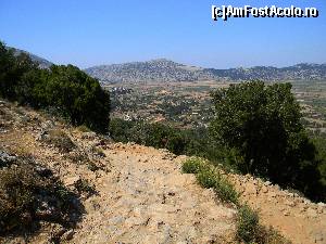 [P26] Privim inapoi cu... suflarea trasa (si oleaca de manie, nu puteau sa faca si ei pestera mai la baza muntelui???) Drumul spre Psychro Cave. Iar urcam! Doar 30 de minute » foto by MCM
 - 
<span class="allrVoted glyphicon glyphicon-heart hidden" id="av667489"></span>
<a class="m-l-10 hidden" id="sv667489" onclick="voting_Foto_DelVot(,667489,481)" role="button">șterge vot <span class="glyphicon glyphicon-remove"></span></a>
<a id="v9667489" class=" c-red"  onclick="voting_Foto_SetVot(667489)" role="button"><span class="glyphicon glyphicon-heart-empty"></span> <b>LIKE</b> = Votează poza</a> <img class="hidden"  id="f667489W9" src="/imagini/loader.gif" border="0" /><span class="AjErrMes hidden" id="e667489ErM"></span>