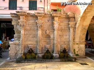 [P39] Rethymno - Fantana Rimondi, construita in sec al XVI lea la ordinul unui guvernator venetian, Rimondi » foto by MCM
 - 
<span class="allrVoted glyphicon glyphicon-heart hidden" id="av667527"></span>
<a class="m-l-10 hidden" id="sv667527" onclick="voting_Foto_DelVot(,667527,481)" role="button">șterge vot <span class="glyphicon glyphicon-remove"></span></a>
<a id="v9667527" class=" c-red"  onclick="voting_Foto_SetVot(667527)" role="button"><span class="glyphicon glyphicon-heart-empty"></span> <b>LIKE</b> = Votează poza</a> <img class="hidden"  id="f667527W9" src="/imagini/loader.gif" border="0" /><span class="AjErrMes hidden" id="e667527ErM"></span>