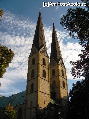 [P12] Turlele bisericii Marienkirche (stiu ca e pleonasm), ridicate dupa razboi » foto by Radu Tudoran
 - 
<span class="allrVoted glyphicon glyphicon-heart hidden" id="av680022"></span>
<a class="m-l-10 hidden" id="sv680022" onclick="voting_Foto_DelVot(,680022,518)" role="button">șterge vot <span class="glyphicon glyphicon-remove"></span></a>
<a id="v9680022" class=" c-red"  onclick="voting_Foto_SetVot(680022)" role="button"><span class="glyphicon glyphicon-heart-empty"></span> <b>LIKE</b> = Votează poza</a> <img class="hidden"  id="f680022W9" src="/imagini/loader.gif" border="0" /><span class="AjErrMes hidden" id="e680022ErM"></span>