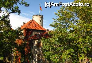 [P02] Castelul vazut din sud-est (de un sunt eu de origine). Aceasta parte este mai putin aratata in pliante sau carti postale.  » foto by Radu Tudoran
 - 
<span class="allrVoted glyphicon glyphicon-heart hidden" id="av679996"></span>
<a class="m-l-10 hidden" id="sv679996" onclick="voting_Foto_DelVot(,679996,518)" role="button">șterge vot <span class="glyphicon glyphicon-remove"></span></a>
<a id="v9679996" class=" c-red"  onclick="voting_Foto_SetVot(679996)" role="button"><span class="glyphicon glyphicon-heart-empty"></span> <b>LIKE</b> = Votează poza</a> <img class="hidden"  id="f679996W9" src="/imagini/loader.gif" border="0" /><span class="AjErrMes hidden" id="e679996ErM"></span>