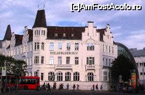 [P21] Piata din fata garii. In prim-plan este hotelul Bielefelder Hof.  » foto by Radu Tudoran
 - 
<span class="allrVoted glyphicon glyphicon-heart hidden" id="av680043"></span>
<a class="m-l-10 hidden" id="sv680043" onclick="voting_Foto_DelVot(,680043,518)" role="button">șterge vot <span class="glyphicon glyphicon-remove"></span></a>
<a id="v9680043" class=" c-red"  onclick="voting_Foto_SetVot(680043)" role="button"><span class="glyphicon glyphicon-heart-empty"></span> <b>LIKE</b> = Votează poza</a> <img class="hidden"  id="f680043W9" src="/imagini/loader.gif" border="0" /><span class="AjErrMes hidden" id="e680043ErM"></span>