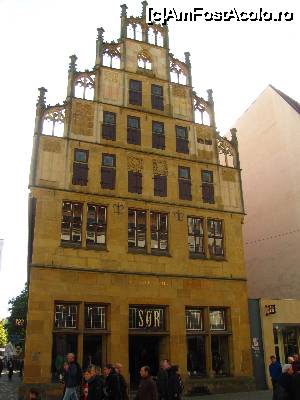[P08] Casa Crüwell, cu frontonul ei gotic. Soarele imi statea in ochi, dar era ceva prea importanta ca sa nu fie imortalizata » foto by Radu Tudoran
 - 
<span class="allrVoted glyphicon glyphicon-heart hidden" id="av680008"></span>
<a class="m-l-10 hidden" id="sv680008" onclick="voting_Foto_DelVot(,680008,518)" role="button">șterge vot <span class="glyphicon glyphicon-remove"></span></a>
<a id="v9680008" class=" c-red"  onclick="voting_Foto_SetVot(680008)" role="button"><span class="glyphicon glyphicon-heart-empty"></span> <b>LIKE</b> = Votează poza</a> <img class="hidden"  id="f680008W9" src="/imagini/loader.gif" border="0" /><span class="AjErrMes hidden" id="e680008ErM"></span>