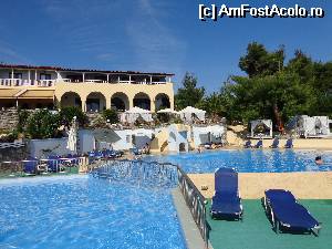 [P07] piscinele impreuna cu o parte din restaurant... fundal » foto by costelino
 - 
<span class="allrVoted glyphicon glyphicon-heart hidden" id="av516278"></span>
<a class="m-l-10 hidden" id="sv516278" onclick="voting_Foto_DelVot(,516278,536)" role="button">șterge vot <span class="glyphicon glyphicon-remove"></span></a>
<a id="v9516278" class=" c-red"  onclick="voting_Foto_SetVot(516278)" role="button"><span class="glyphicon glyphicon-heart-empty"></span> <b>LIKE</b> = Votează poza</a> <img class="hidden"  id="f516278W9" src="/imagini/loader.gif" border="0" /><span class="AjErrMes hidden" id="e516278ErM"></span>
