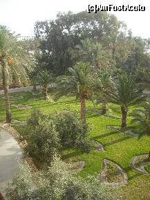 [P11] Gradina interioara, vedere din balcon. In spate se vede hotelul Marhaba Beach. » foto by ezüst
 - 
<span class="allrVoted glyphicon glyphicon-heart hidden" id="av195764"></span>
<a class="m-l-10 hidden" id="sv195764" onclick="voting_Foto_DelVot(,195764,555)" role="button">șterge vot <span class="glyphicon glyphicon-remove"></span></a>
<a id="v9195764" class=" c-red"  onclick="voting_Foto_SetVot(195764)" role="button"><span class="glyphicon glyphicon-heart-empty"></span> <b>LIKE</b> = Votează poza</a> <img class="hidden"  id="f195764W9" src="/imagini/loader.gif" border="0" /><span class="AjErrMes hidden" id="e195764ErM"></span>