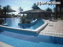 [P16] Una dintre piscine, cu bar la mijloc. » foto by ezüst
 - 
<span class="allrVoted glyphicon glyphicon-heart hidden" id="av195769"></span>
<a class="m-l-10 hidden" id="sv195769" onclick="voting_Foto_DelVot(,195769,555)" role="button">șterge vot <span class="glyphicon glyphicon-remove"></span></a>
<a id="v9195769" class=" c-red"  onclick="voting_Foto_SetVot(195769)" role="button"><span class="glyphicon glyphicon-heart-empty"></span> <b>LIKE</b> = Votează poza</a> <img class="hidden"  id="f195769W9" src="/imagini/loader.gif" border="0" /><span class="AjErrMes hidden" id="e195769ErM"></span>
