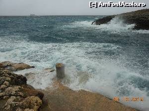 [P29] În sudul Maltei - Wied iz-Zurrieq. În larg se zăreşte insula Filfla.  » foto by iulianic
 - 
<span class="allrVoted glyphicon glyphicon-heart hidden" id="av579492"></span>
<a class="m-l-10 hidden" id="sv579492" onclick="voting_Foto_DelVot(,579492,557)" role="button">șterge vot <span class="glyphicon glyphicon-remove"></span></a>
<a id="v9579492" class=" c-red"  onclick="voting_Foto_SetVot(579492)" role="button"><span class="glyphicon glyphicon-heart-empty"></span> <b>LIKE</b> = Votează poza</a> <img class="hidden"  id="f579492W9" src="/imagini/loader.gif" border="0" /><span class="AjErrMes hidden" id="e579492ErM"></span>