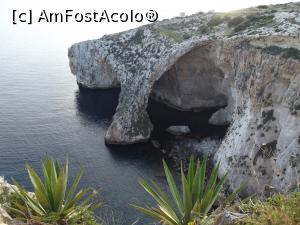 [P02] Blue Grotto. Arcul de peste treizeci de metri înălţime » foto by irinad
 - 
<span class="allrVoted glyphicon glyphicon-heart hidden" id="av953581"></span>
<a class="m-l-10 hidden" id="sv953581" onclick="voting_Foto_DelVot(,953581,557)" role="button">șterge vot <span class="glyphicon glyphicon-remove"></span></a>
<a id="v9953581" class=" c-red"  onclick="voting_Foto_SetVot(953581)" role="button"><span class="glyphicon glyphicon-heart-empty"></span> <b>LIKE</b> = Votează poza</a> <img class="hidden"  id="f953581W9" src="/imagini/loader.gif" border="0" /><span class="AjErrMes hidden" id="e953581ErM"></span>