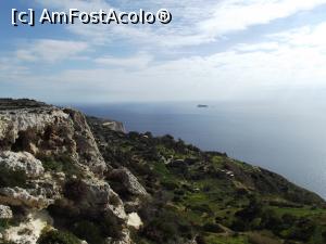 [P09] Insula Filfla în larg văzută de la Blue Grotto » foto by irinad
 - 
<span class="allrVoted glyphicon glyphicon-heart hidden" id="av953588"></span>
<a class="m-l-10 hidden" id="sv953588" onclick="voting_Foto_DelVot(,953588,557)" role="button">șterge vot <span class="glyphicon glyphicon-remove"></span></a>
<a id="v9953588" class=" c-red"  onclick="voting_Foto_SetVot(953588)" role="button"><span class="glyphicon glyphicon-heart-empty"></span> <b>LIKE</b> = Votează poza</a> <img class="hidden"  id="f953588W9" src="/imagini/loader.gif" border="0" /><span class="AjErrMes hidden" id="e953588ErM"></span>