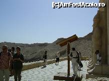 [P10] Templul Reginei Hatshepsut - Turisti si politisti molesiti de soare. » foto by iulianic
 - 
<span class="allrVoted glyphicon glyphicon-heart hidden" id="av298405"></span>
<a class="m-l-10 hidden" id="sv298405" onclick="voting_Foto_DelVot(,298405,566)" role="button">șterge vot <span class="glyphicon glyphicon-remove"></span></a>
<a id="v9298405" class=" c-red"  onclick="voting_Foto_SetVot(298405)" role="button"><span class="glyphicon glyphicon-heart-empty"></span> <b>LIKE</b> = Votează poza</a> <img class="hidden"  id="f298405W9" src="/imagini/loader.gif" border="0" /><span class="AjErrMes hidden" id="e298405ErM"></span>