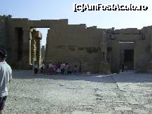 [P28] Templul din Karnak - Turisti refugiati in umbra zidurilor. » foto by iulianic
 - 
<span class="allrVoted glyphicon glyphicon-heart hidden" id="av298426"></span>
<a class="m-l-10 hidden" id="sv298426" onclick="voting_Foto_DelVot(,298426,566)" role="button">șterge vot <span class="glyphicon glyphicon-remove"></span></a>
<a id="v9298426" class=" c-red"  onclick="voting_Foto_SetVot(298426)" role="button"><span class="glyphicon glyphicon-heart-empty"></span> <b>LIKE</b> = Votează poza</a> <img class="hidden"  id="f298426W9" src="/imagini/loader.gif" border="0" /><span class="AjErrMes hidden" id="e298426ErM"></span>