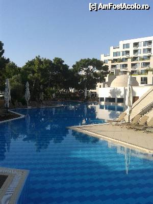 [P02] piscina rixos sungate. in spate este cladirea principala » foto by bogdi83*
 - 
<span class="allrVoted glyphicon glyphicon-heart hidden" id="av425704"></span>
<a class="m-l-10 hidden" id="sv425704" onclick="voting_Foto_DelVot(,425704,58)" role="button">șterge vot <span class="glyphicon glyphicon-remove"></span></a>
<a id="v9425704" class=" c-red"  onclick="voting_Foto_SetVot(425704)" role="button"><span class="glyphicon glyphicon-heart-empty"></span> <b>LIKE</b> = Votează poza</a> <img class="hidden"  id="f425704W9" src="/imagini/loader.gif" border="0" /><span class="AjErrMes hidden" id="e425704ErM"></span>
