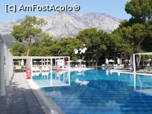 [P01] Rixos Sungate - una dintre piscinele principale ;i peisajul superb » foto by Cris
 - 
<span class="allrVoted glyphicon glyphicon-heart hidden" id="av977108"></span>
<a class="m-l-10 hidden" id="sv977108" onclick="voting_Foto_DelVot(,977108,58)" role="button">șterge vot <span class="glyphicon glyphicon-remove"></span></a>
<a id="v9977108" class=" c-red"  onclick="voting_Foto_SetVot(977108)" role="button"><span class="glyphicon glyphicon-heart-empty"></span> <b>LIKE</b> = Votează poza</a> <img class="hidden"  id="f977108W9" src="/imagini/loader.gif" border="0" /><span class="AjErrMes hidden" id="e977108ErM"></span>