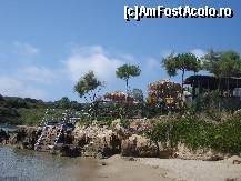 [P10] Beach Barul hotelului Koukis ce desparte cele doua plaje sudice din Vasilikos » foto by ionescunic
 - 
<span class="allrVoted glyphicon glyphicon-heart hidden" id="av100198"></span>
<a class="m-l-10 hidden" id="sv100198" onclick="voting_Foto_DelVot(,100198,583)" role="button">șterge vot <span class="glyphicon glyphicon-remove"></span></a>
<a id="v9100198" class=" c-red"  onclick="voting_Foto_SetVot(100198)" role="button"><span class="glyphicon glyphicon-heart-empty"></span> <b>LIKE</b> = Votează poza</a> <img class="hidden"  id="f100198W9" src="/imagini/loader.gif" border="0" /><span class="AjErrMes hidden" id="e100198ErM"></span>