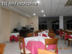 [P23] Astir Palace Hotel - Restaurantul la 6 dimineața.  » foto by iulianic
 - 
<span class="allrVoted glyphicon glyphicon-heart hidden" id="av906170"></span>
<a class="m-l-10 hidden" id="sv906170" onclick="voting_Foto_DelVot(,906170,585)" role="button">șterge vot <span class="glyphicon glyphicon-remove"></span></a>
<a id="v9906170" class=" c-red"  onclick="voting_Foto_SetVot(906170)" role="button"><span class="glyphicon glyphicon-heart-empty"></span> <b>LIKE</b> = Votează poza</a> <img class="hidden"  id="f906170W9" src="/imagini/loader.gif" border="0" /><span class="AjErrMes hidden" id="e906170ErM"></span>