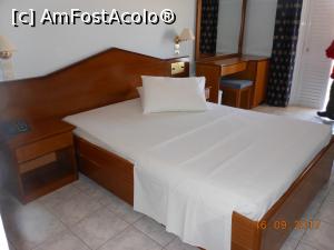 [P31] Astir Palace Hotel - Camera 'sea view'.  » foto by iulianic
 - 
<span class="allrVoted glyphicon glyphicon-heart hidden" id="av906178"></span>
<a class="m-l-10 hidden" id="sv906178" onclick="voting_Foto_DelVot(,906178,585)" role="button">șterge vot <span class="glyphicon glyphicon-remove"></span></a>
<a id="v9906178" class=" c-red"  onclick="voting_Foto_SetVot(906178)" role="button"><span class="glyphicon glyphicon-heart-empty"></span> <b>LIKE</b> = Votează poza</a> <img class="hidden"  id="f906178W9" src="/imagini/loader.gif" border="0" /><span class="AjErrMes hidden" id="e906178ErM"></span>