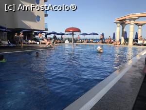 [P05] Toata piscina » foto by bogdan.st
 - 
<span class="allrVoted glyphicon glyphicon-heart hidden" id="av893641"></span>
<a class="m-l-10 hidden" id="sv893641" onclick="voting_Foto_DelVot(,893641,621)" role="button">șterge vot <span class="glyphicon glyphicon-remove"></span></a>
<a id="v9893641" class=" c-red"  onclick="voting_Foto_SetVot(893641)" role="button"><span class="glyphicon glyphicon-heart-empty"></span> <b>LIKE</b> = Votează poza</a> <img class="hidden"  id="f893641W9" src="/imagini/loader.gif" border="0" /><span class="AjErrMes hidden" id="e893641ErM"></span>