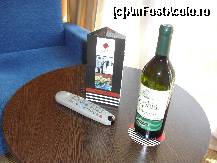 [P05] O sticla de vin din partea gazdelor » foto by danyepz
 - 
<span class="allrVoted glyphicon glyphicon-heart hidden" id="av142967"></span>
<a class="m-l-10 hidden" id="sv142967" onclick="voting_Foto_DelVot(,142967,621)" role="button">șterge vot <span class="glyphicon glyphicon-remove"></span></a>
<a id="v9142967" class=" c-red"  onclick="voting_Foto_SetVot(142967)" role="button"><span class="glyphicon glyphicon-heart-empty"></span> <b>LIKE</b> = Votează poza</a> <img class="hidden"  id="f142967W9" src="/imagini/loader.gif" border="0" /><span class="AjErrMes hidden" id="e142967ErM"></span>