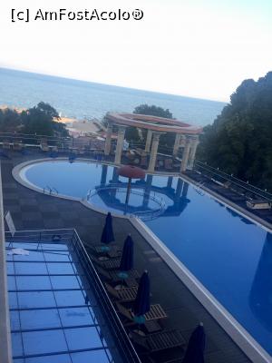 [P06] Priveliște de la balcon + piscina exterioara.  » foto by AnamariaD
 - 
<span class="allrVoted glyphicon glyphicon-heart hidden" id="av883354"></span>
<a class="m-l-10 hidden" id="sv883354" onclick="voting_Foto_DelVot(,883354,621)" role="button">șterge vot <span class="glyphicon glyphicon-remove"></span></a>
<a id="v9883354" class=" c-red"  onclick="voting_Foto_SetVot(883354)" role="button"><span class="glyphicon glyphicon-heart-empty"></span> <b>LIKE</b> = Votează poza</a> <img class="hidden"  id="f883354W9" src="/imagini/loader.gif" border="0" /><span class="AjErrMes hidden" id="e883354ErM"></span>