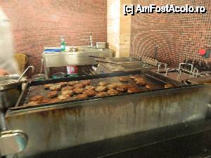 [P25] Lângă piscină puteai să iei o altă masă (mai spre fast food). Așa că dacă nu îți plăceau zecile de feluri de mâncare de la prânz dădeai o fugă la fast-food.  » foto by Dabator
 - 
<span class="allrVoted glyphicon glyphicon-heart hidden" id="av502936"></span>
<a class="m-l-10 hidden" id="sv502936" onclick="voting_Foto_DelVot(,502936,626)" role="button">șterge vot <span class="glyphicon glyphicon-remove"></span></a>
<a id="v9502936" class=" c-red"  onclick="voting_Foto_SetVot(502936)" role="button"><span class="glyphicon glyphicon-heart-empty"></span> <b>LIKE</b> = Votează poza</a> <img class="hidden"  id="f502936W9" src="/imagini/loader.gif" border="0" /><span class="AjErrMes hidden" id="e502936ErM"></span>