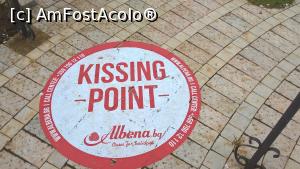 [P23] În gradină un loc special sub un portal de trandafiri căţărători.  » foto by ioan marinescu
 - 
<span class="allrVoted glyphicon glyphicon-heart hidden" id="av864455"></span>
<a class="m-l-10 hidden" id="sv864455" onclick="voting_Foto_DelVot(,864455,630)" role="button">șterge vot <span class="glyphicon glyphicon-remove"></span></a>
<a id="v9864455" class=" c-red"  onclick="voting_Foto_SetVot(864455)" role="button"><span class="glyphicon glyphicon-heart-empty"></span> <b>LIKE</b> = Votează poza</a> <img class="hidden"  id="f864455W9" src="/imagini/loader.gif" border="0" /><span class="AjErrMes hidden" id="e864455ErM"></span>